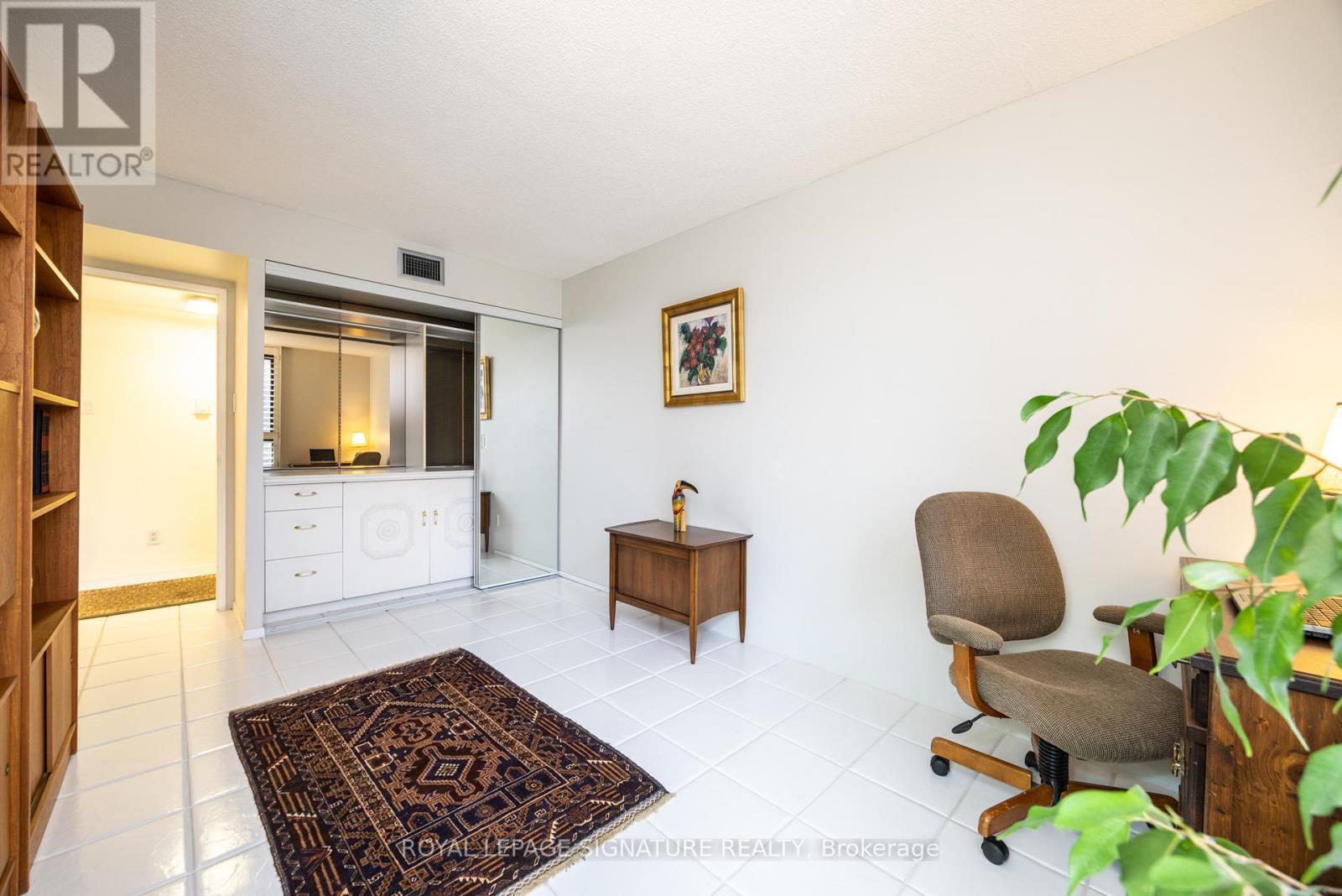 306 - 1300 Bloor Street, Mississauga, Ontario  L4Y 3Z2 - Photo 9 - W12494634