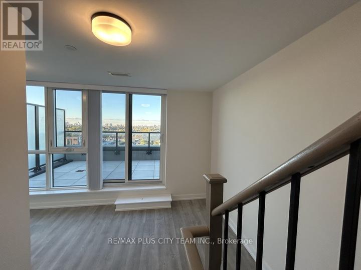 718 - 2300 St Clair Avenue, Toronto, Ontario  M6N 0B3 - Photo 17 - W12494642