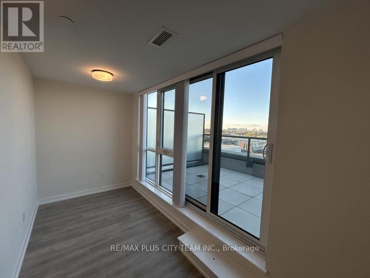 718 - 2300 St Clair Avenue, Toronto, Ontario  M6N 0B3 - Photo 18 - W12494642