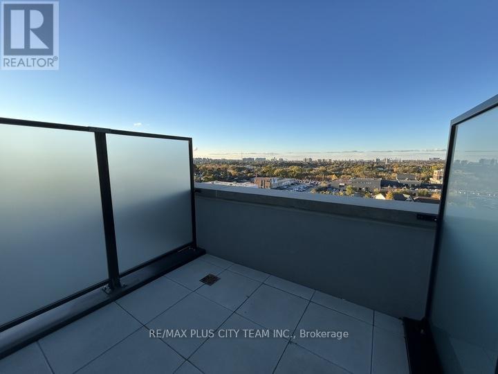 718 - 2300 St Clair Avenue, Toronto, Ontario  M6N 0B3 - Photo 26 - W12494642