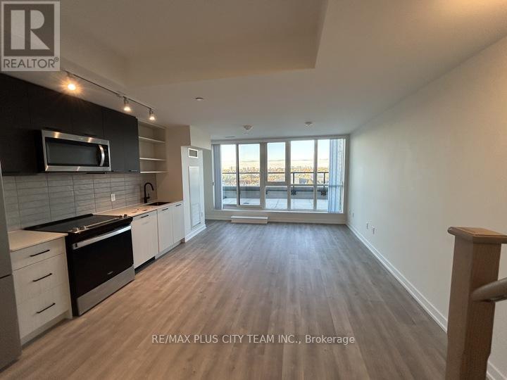 718 - 2300 St Clair Avenue, Toronto, Ontario  M6N 0B3 - Photo 3 - W12494642