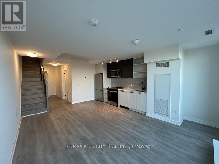 718 - 2300 St Clair Avenue, Toronto, Ontario  M6N 0B3 - Photo 4 - W12494642