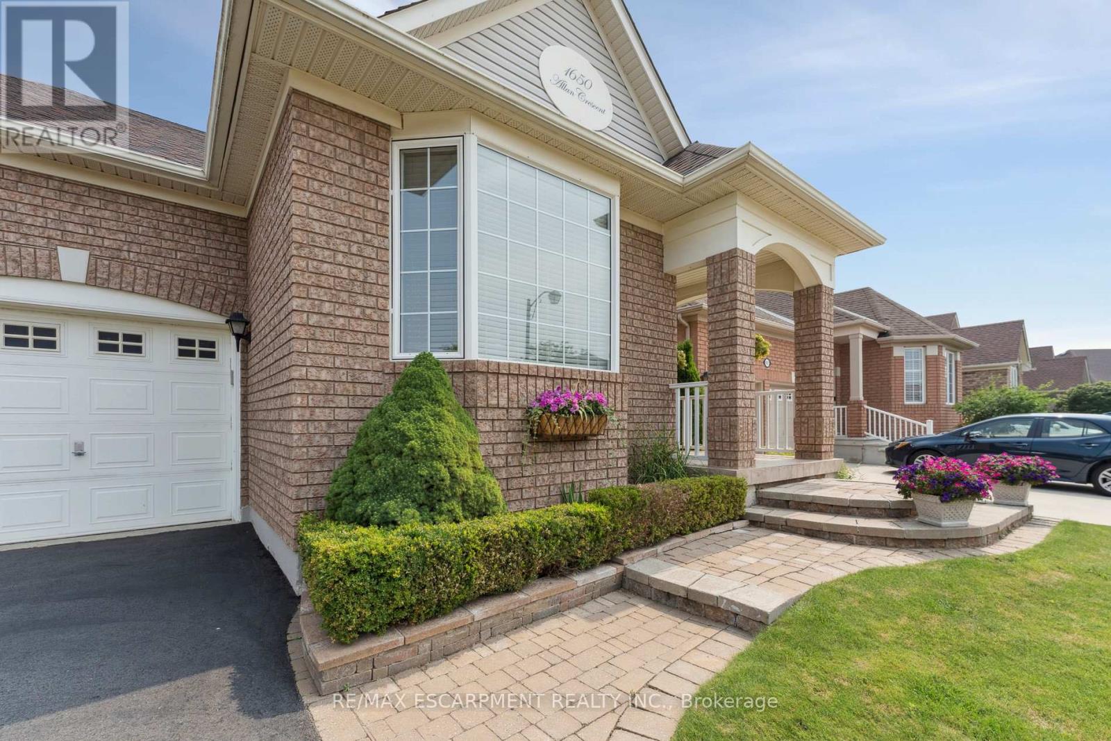 1650 Allan Crescent, Milton, Ontario  L9T 5Z7 - Photo 5 - W12494646