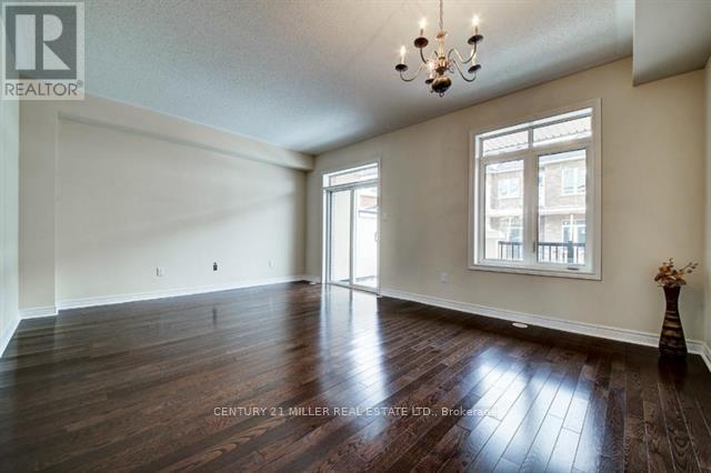 3092 Eberly Woods Drive, Oakville, Ontario  L6M 0T7 - Photo 7 - W12494648