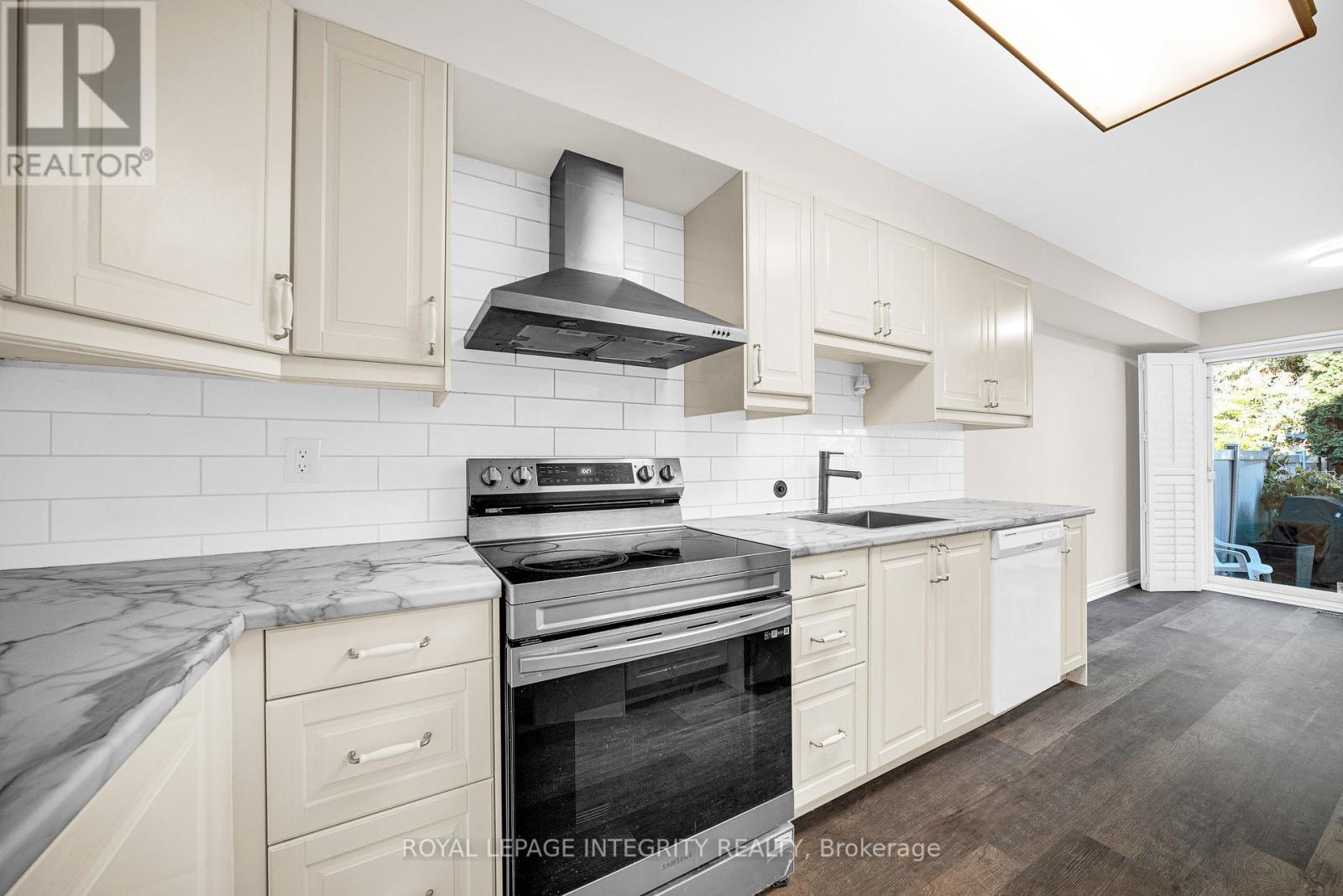 29 Hemmingwood Way, Ottawa, Ontario  K2G 6B9 - Photo 7 - X12494672