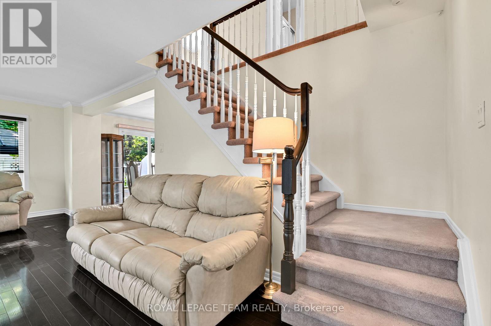 310 Mceachern Crescent, Ottawa, Ontario  K1E 3K2 - Photo 11 - X12494768