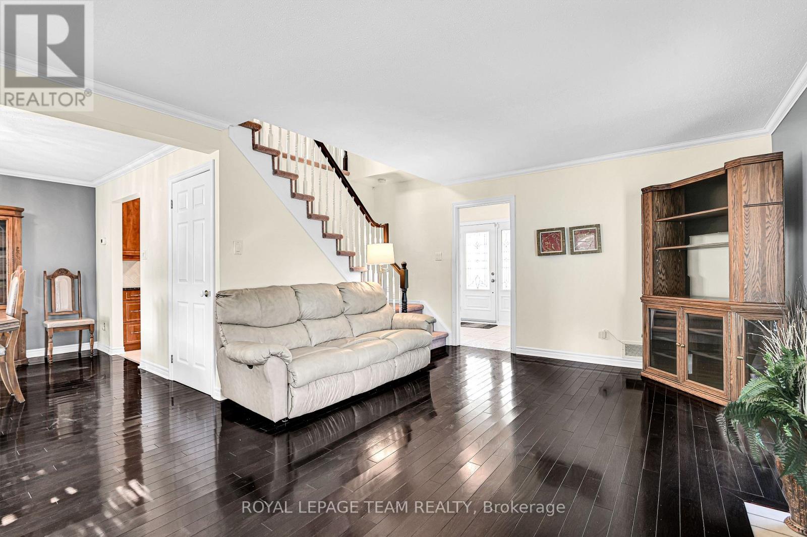 310 Mceachern Crescent, Ottawa, Ontario  K1E 3K2 - Photo 14 - X12494768