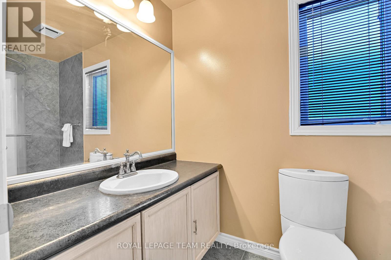 310 Mceachern Crescent, Ottawa, Ontario  K1E 3K2 - Photo 21 - X12494768