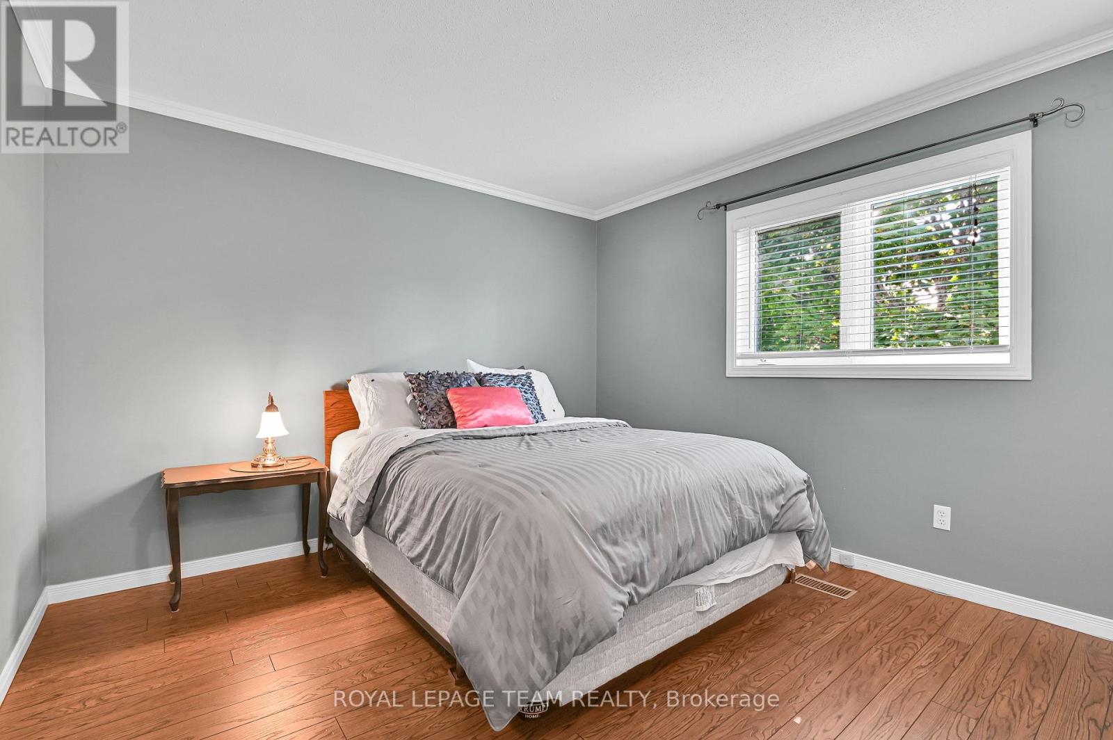 310 Mceachern Crescent, Ottawa, Ontario  K1E 3K2 - Photo 23 - X12494768