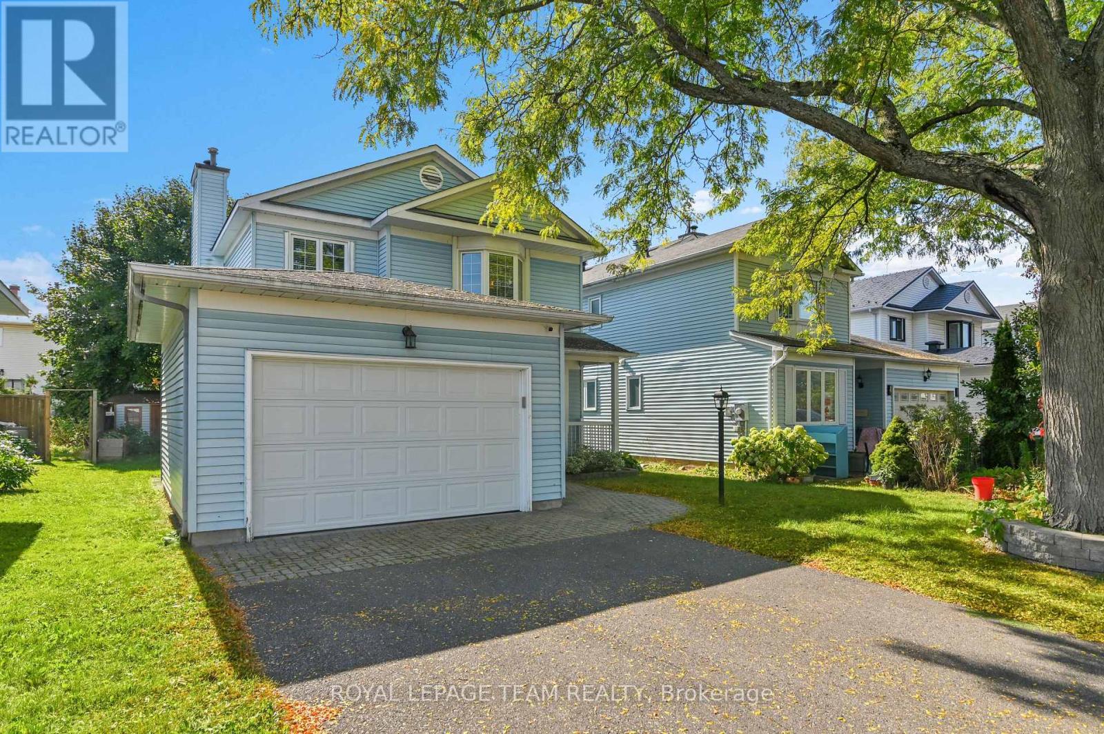 310 Mceachern Crescent, Ottawa, Ontario  K1E 3K2 - Photo 3 - X12494768