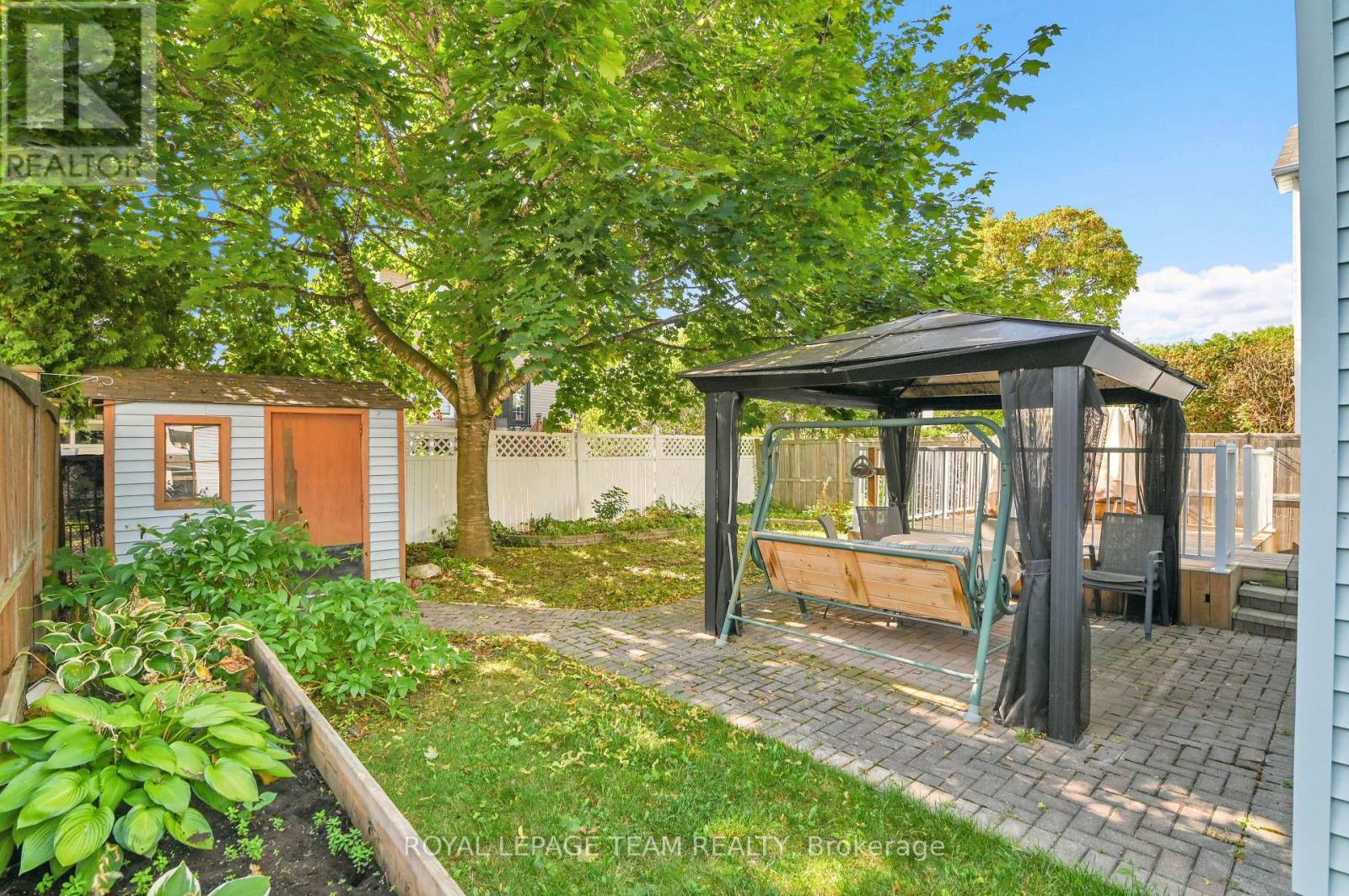 310 Mceachern Crescent, Ottawa, Ontario  K1E 3K2 - Photo 32 - X12494768