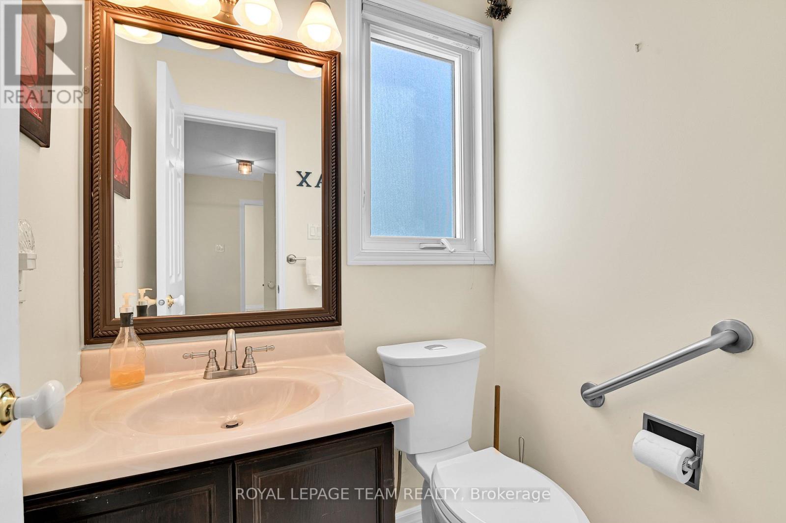 310 Mceachern Crescent, Ottawa, Ontario  K1E 3K2 - Photo 6 - X12494768