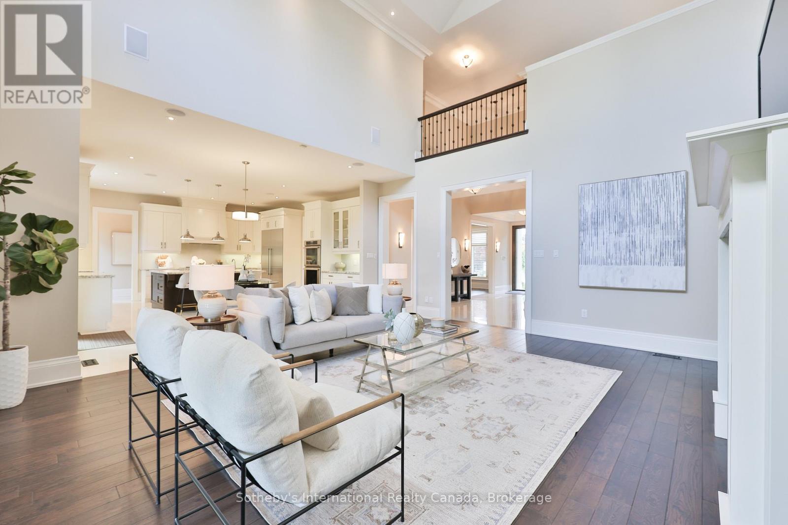 1356 Thornhill Drive, Oakville, Ontario  L6L 2L2 - Photo 10 - W12494712