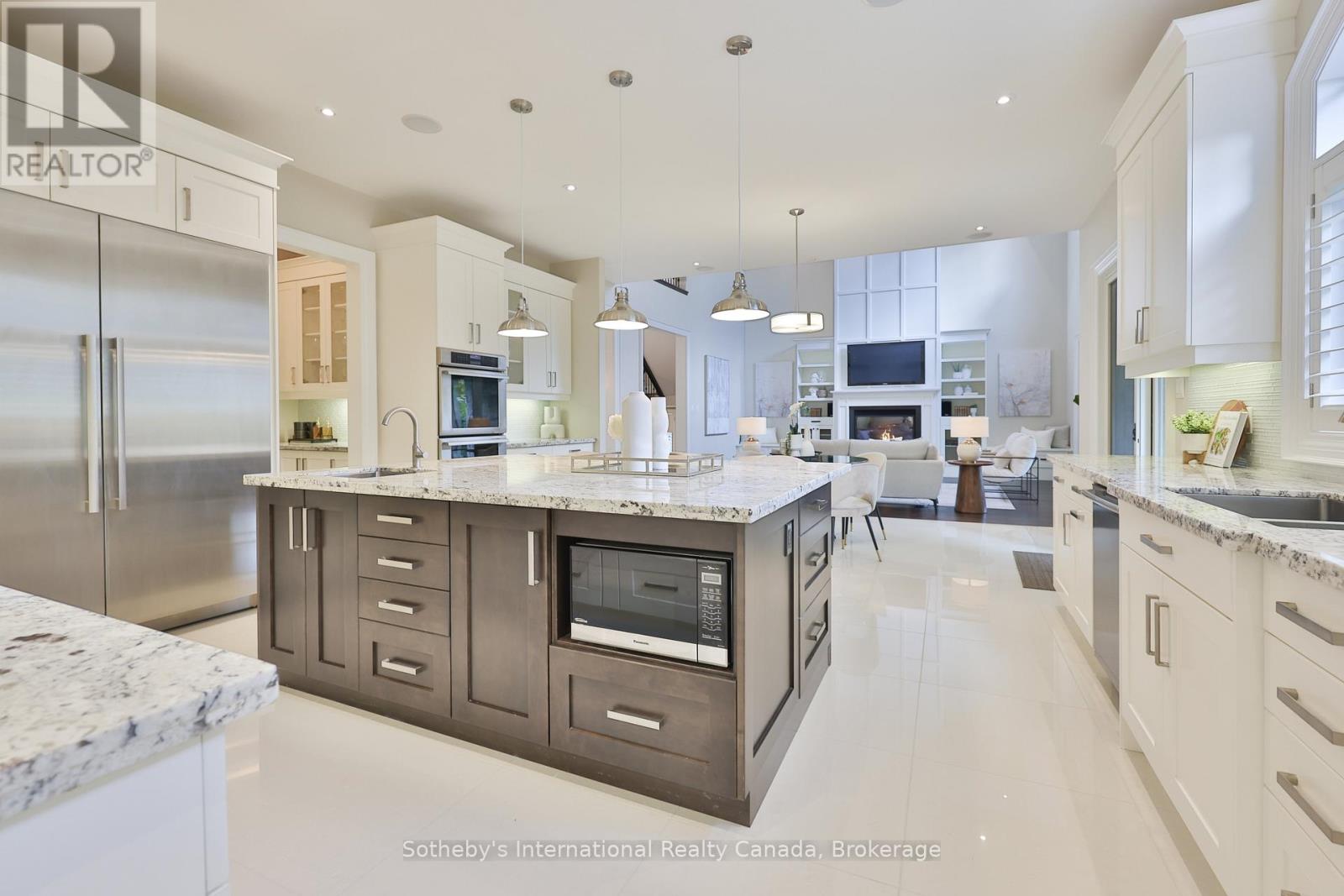 1356 Thornhill Drive, Oakville, Ontario  L6L 2L2 - Photo 12 - W12494712