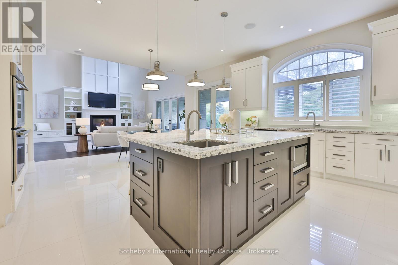 1356 Thornhill Drive, Oakville, Ontario  L6L 2L2 - Photo 13 - W12494712