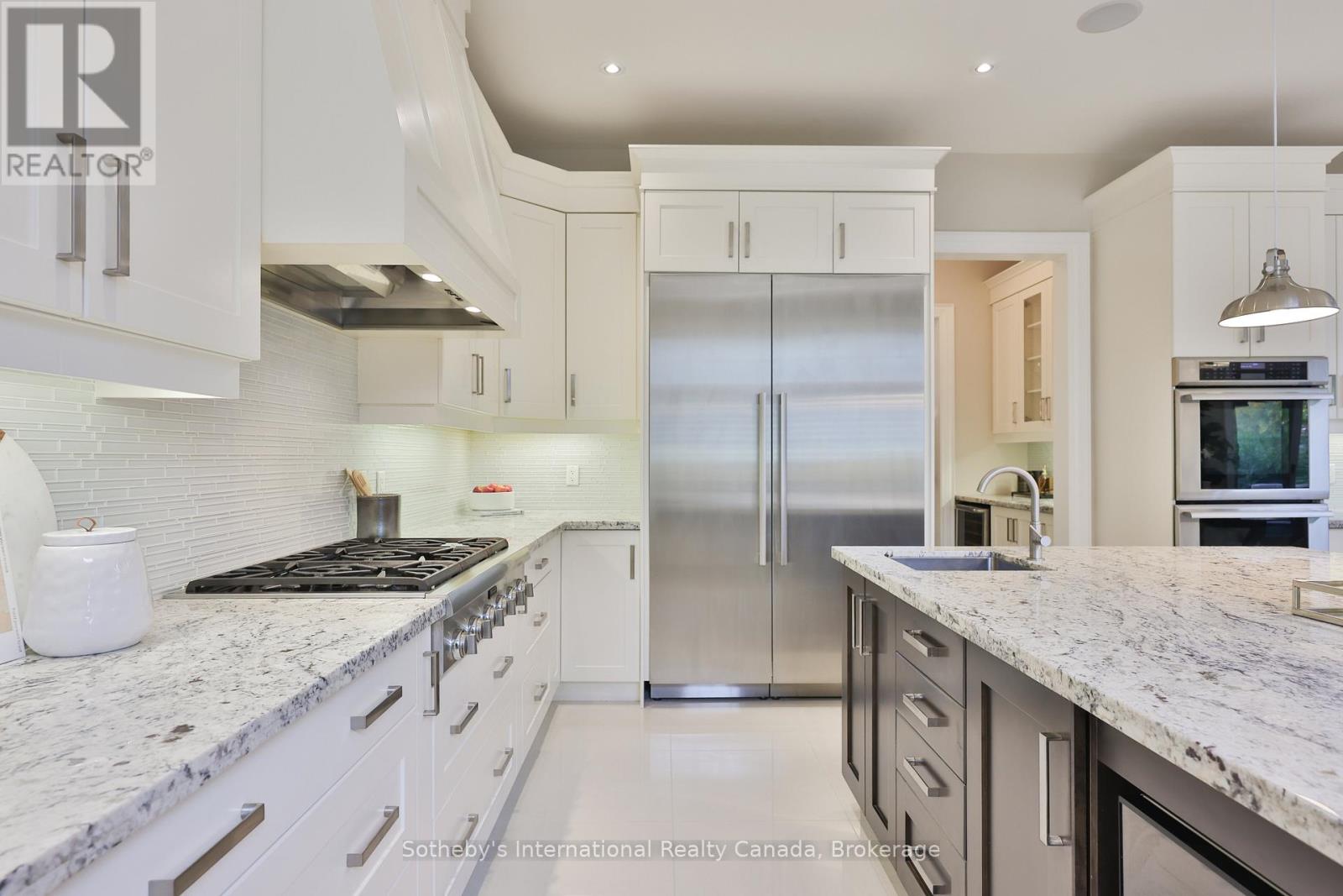 1356 Thornhill Drive, Oakville, Ontario  L6L 2L2 - Photo 14 - W12494712