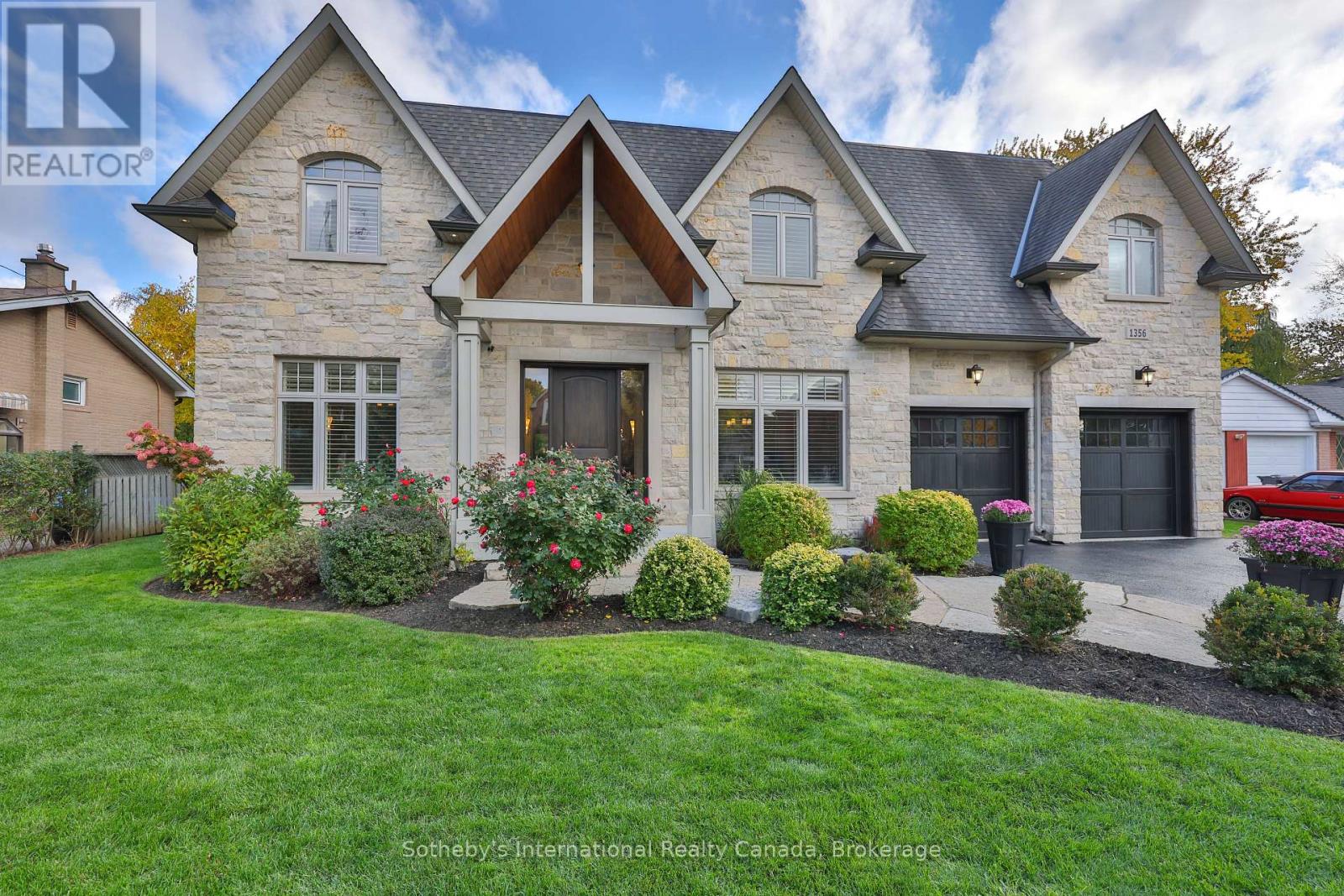 1356 Thornhill Drive, Oakville (Wo West), Ontario  L6L 2L2 - Photo 2 - W12494712