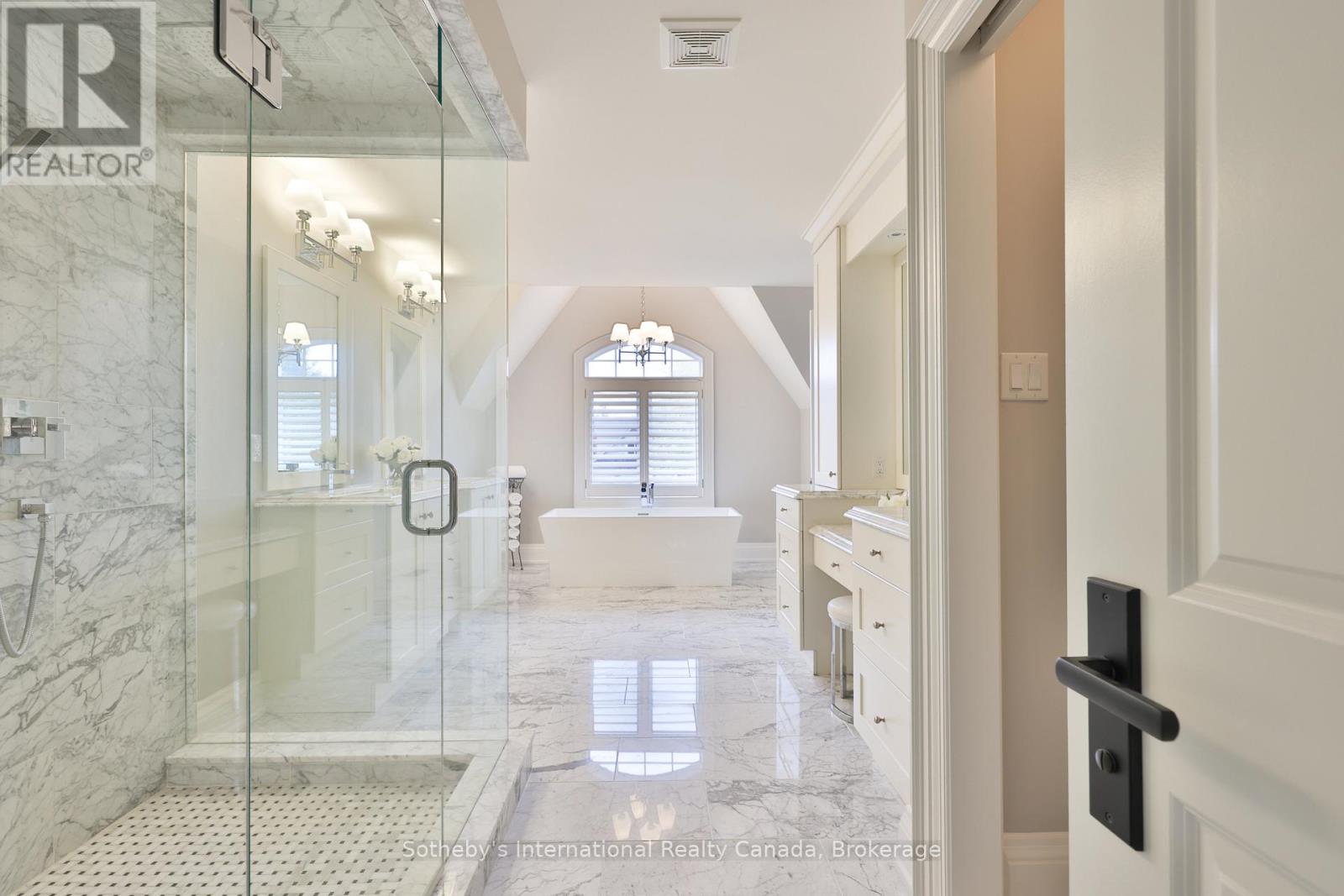 1356 Thornhill Drive, Oakville, Ontario  L6L 2L2 - Photo 23 - W12494712