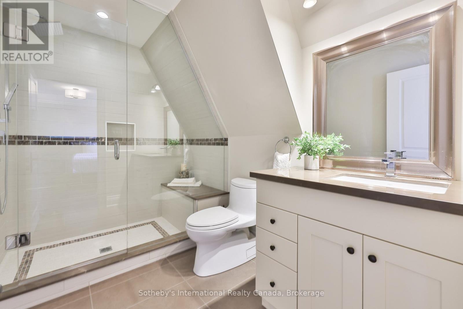 1356 Thornhill Drive, Oakville, Ontario  L6L 2L2 - Photo 34 - W12494712