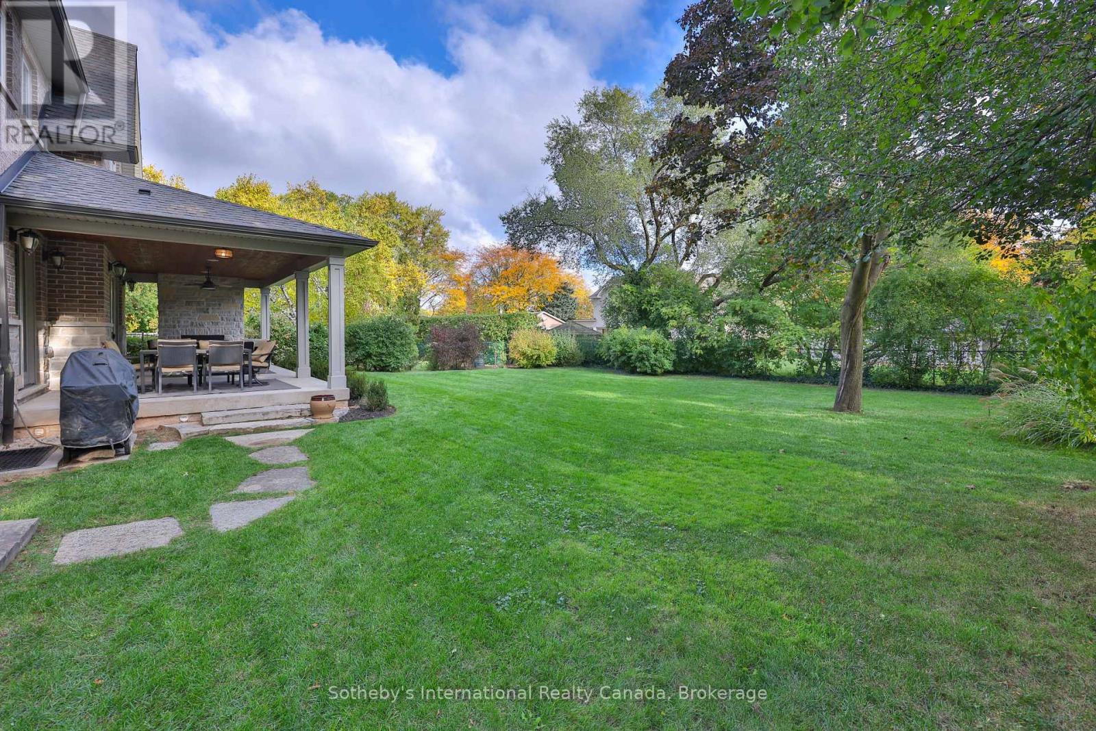 1356 Thornhill Drive, Oakville, Ontario  L6L 2L2 - Photo 46 - W12494712