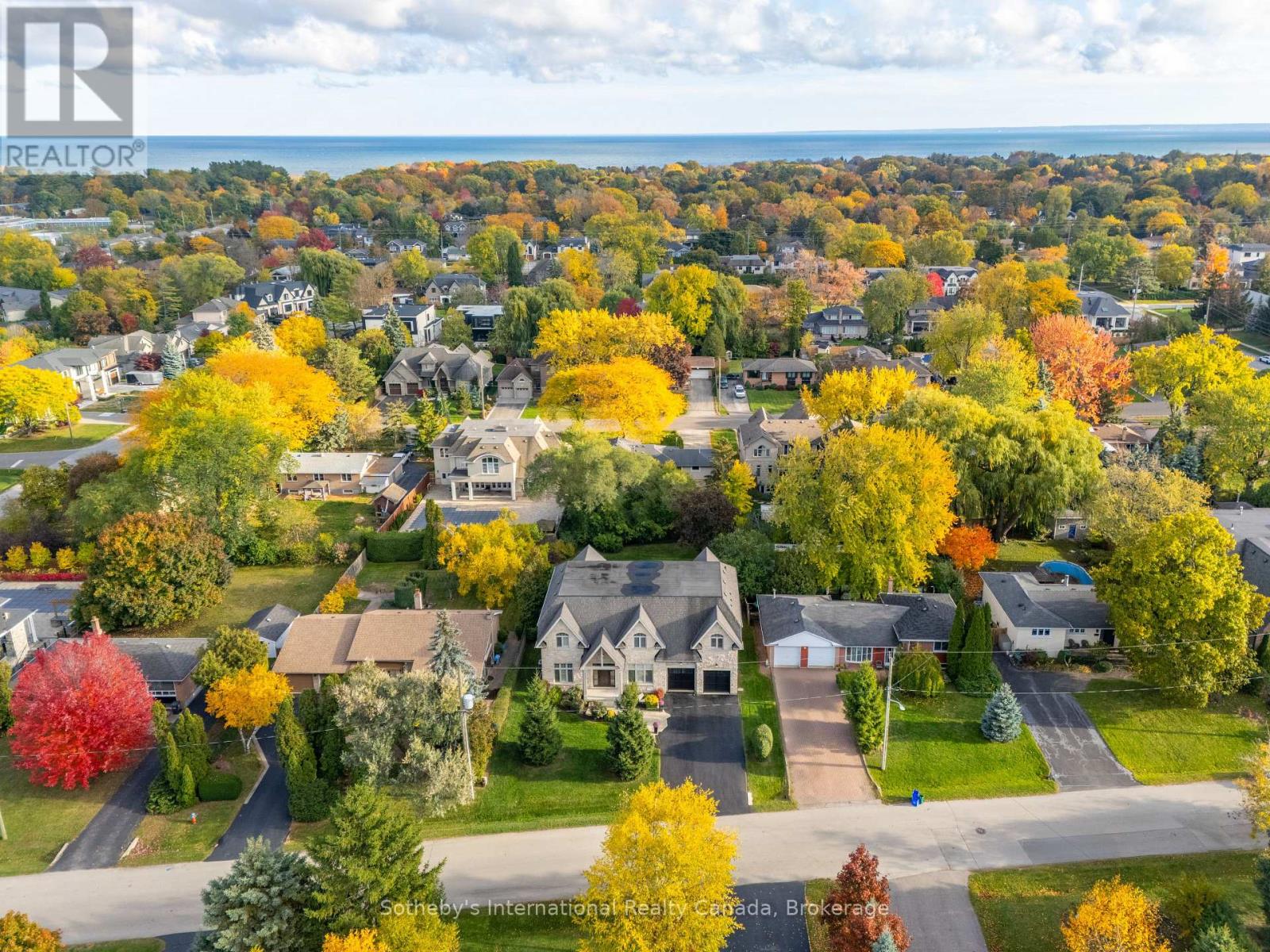 1356 Thornhill Drive, Oakville (Wo West), Ontario  L6L 2L2 - Photo 49 - W12494712