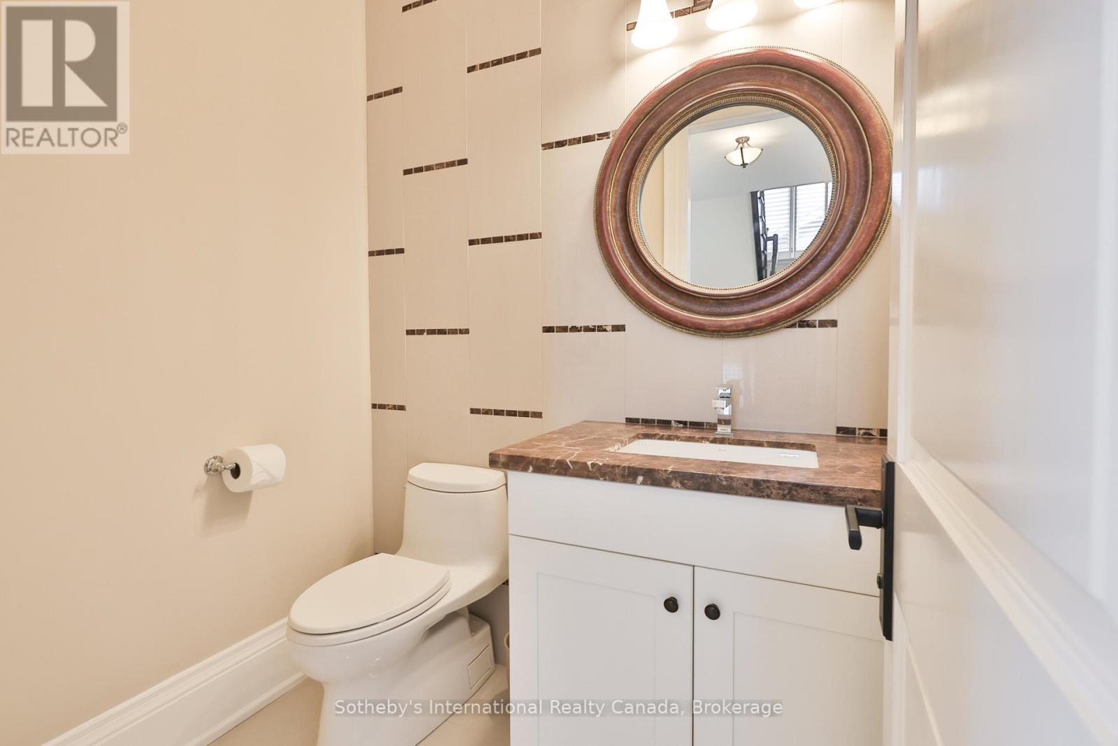 1356 Thornhill Drive, Oakville, Ontario  L6L 2L2 - Photo 7 - W12494712