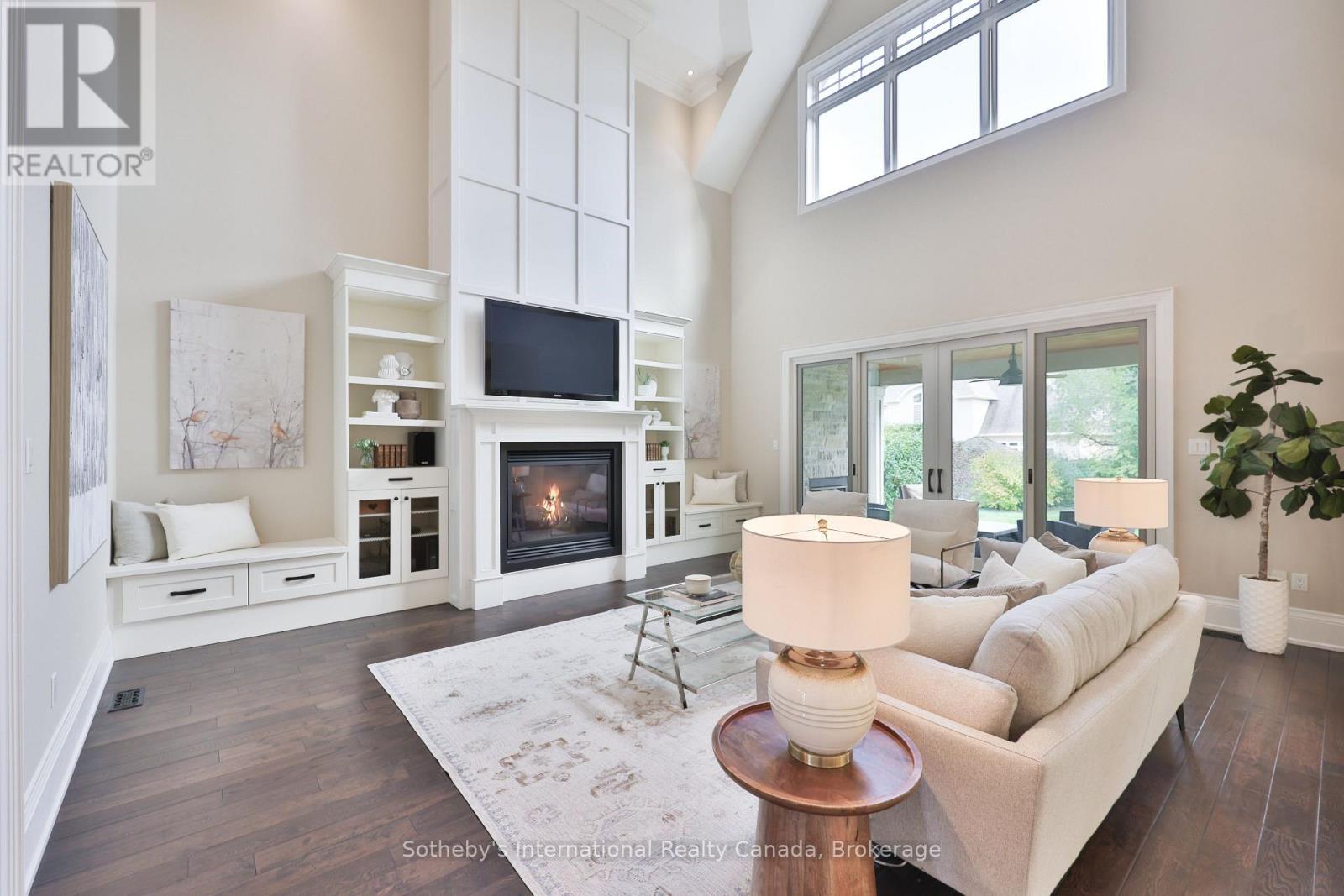 1356 Thornhill Drive, Oakville, Ontario  L6L 2L2 - Photo 8 - W12494712