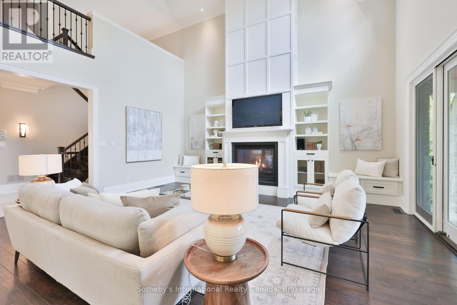 1356 Thornhill Drive, Oakville, Ontario  L6L 2L2 - Photo 9 - W12494712