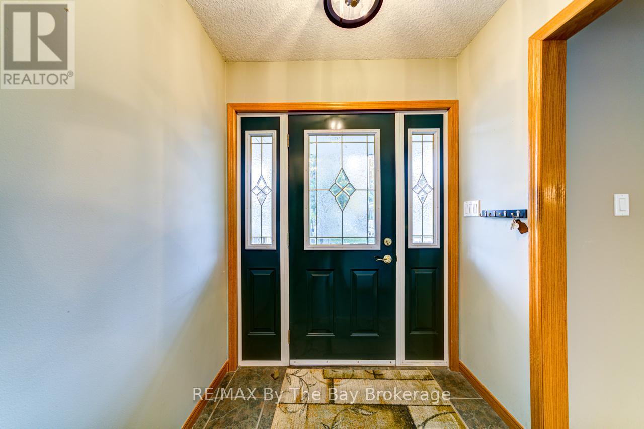 34 Topaz Street, Wasaga Beach, Ontario  L9Z 1X7 - Photo 10 - S12494658