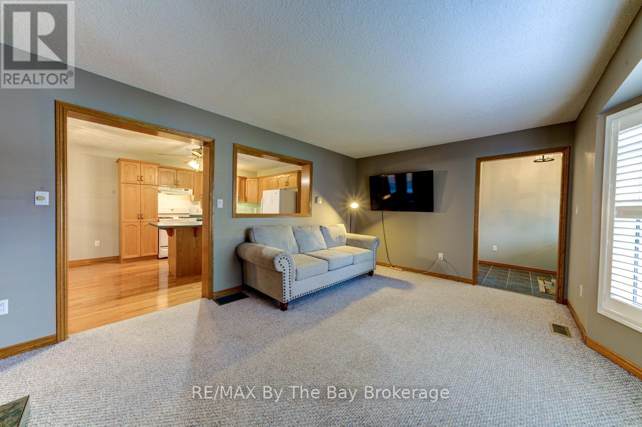 34 Topaz Street, Wasaga Beach, Ontario  L9Z 1X7 - Photo 13 - S12494658