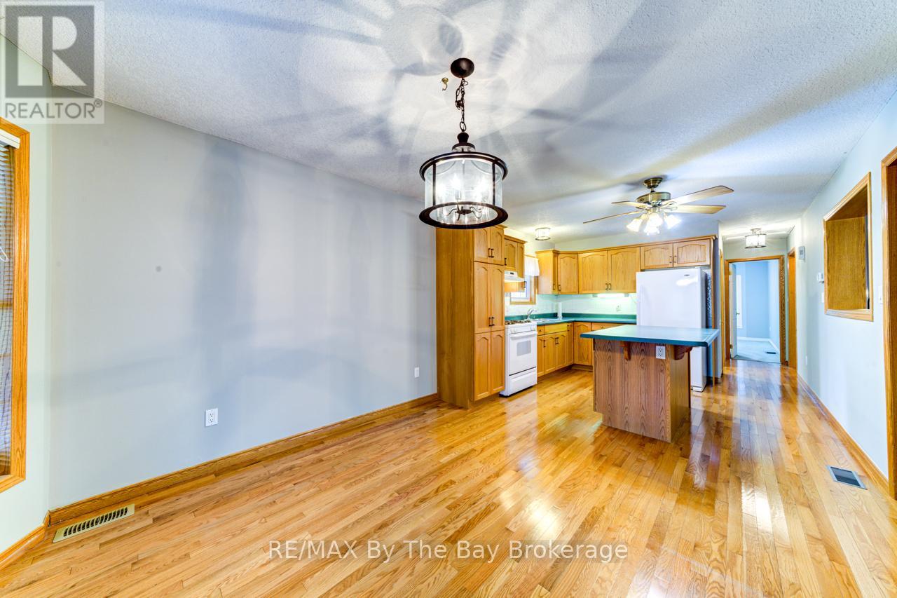 34 Topaz Street, Wasaga Beach, Ontario  L9Z 1X7 - Photo 18 - S12494658