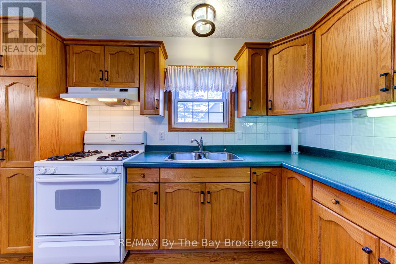 34 Topaz Street, Wasaga Beach, Ontario  L9Z 1X7 - Photo 21 - S12494658