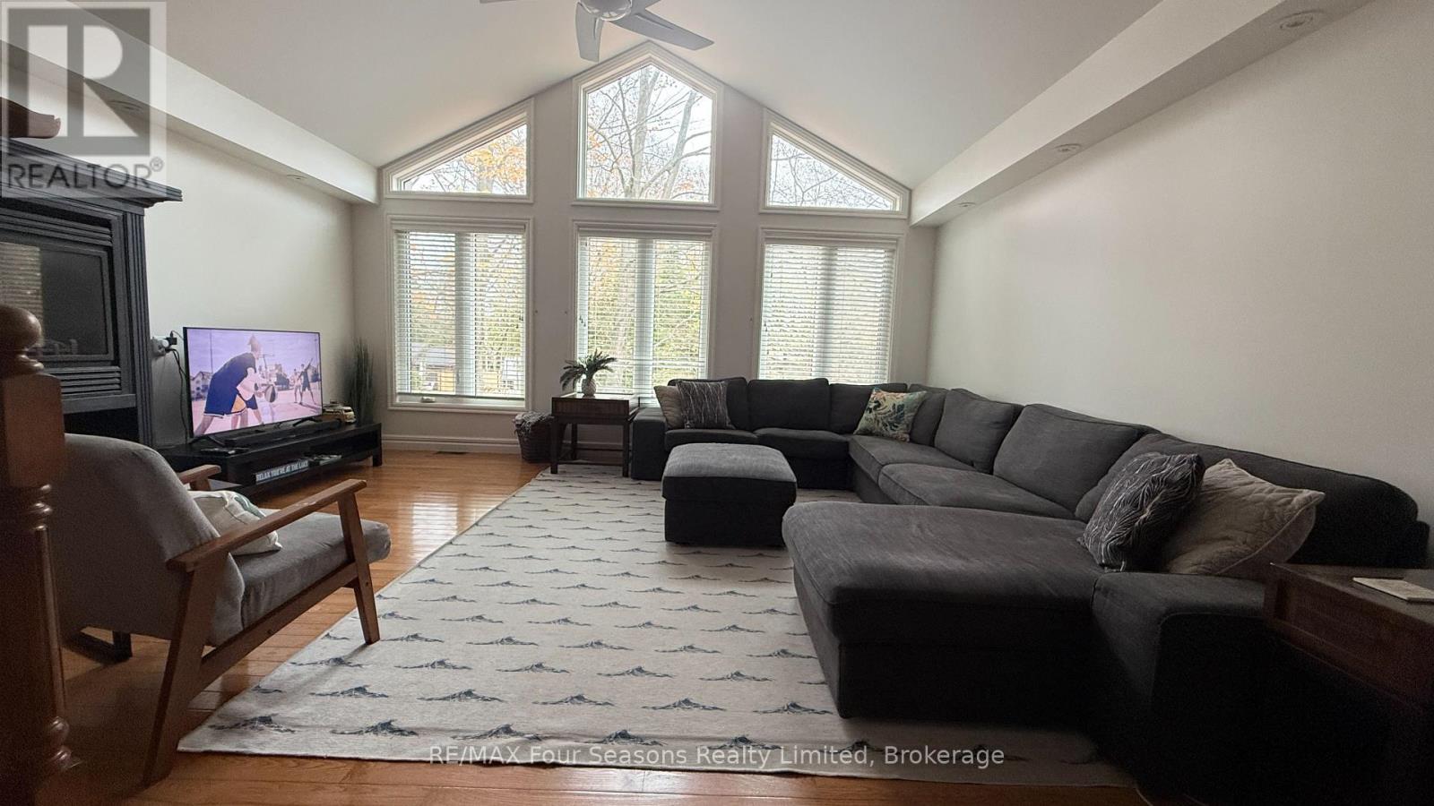 37 Silver Lake Crescent, South Bruce Peninsula, Ontario  N0H 2G0 - Photo 11 - X12494692