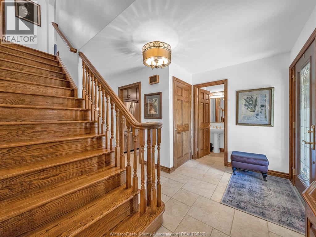 512 Cambridge Court, Tecumseh, Ontario  N8N 4B4 - Photo 3 - 25027554