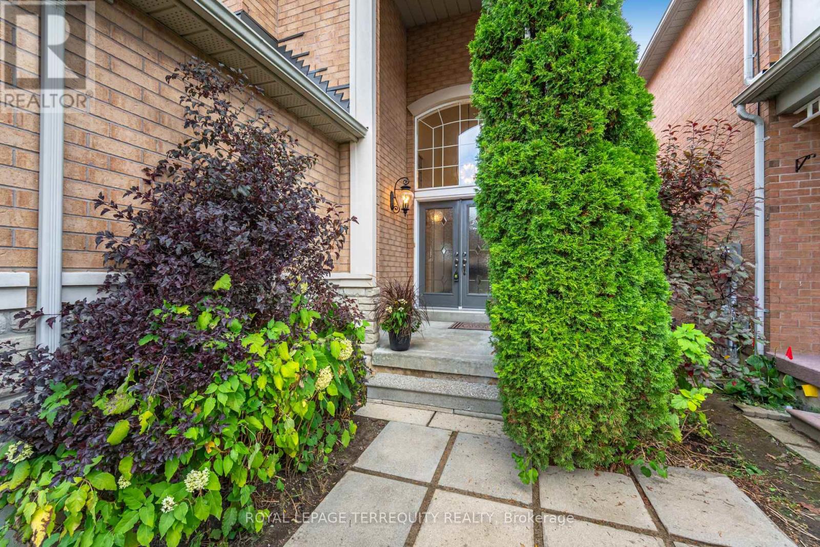 43 Black Walnut Drive, Markham, Ontario  L3S 4B9 - Photo 6 - N12494240