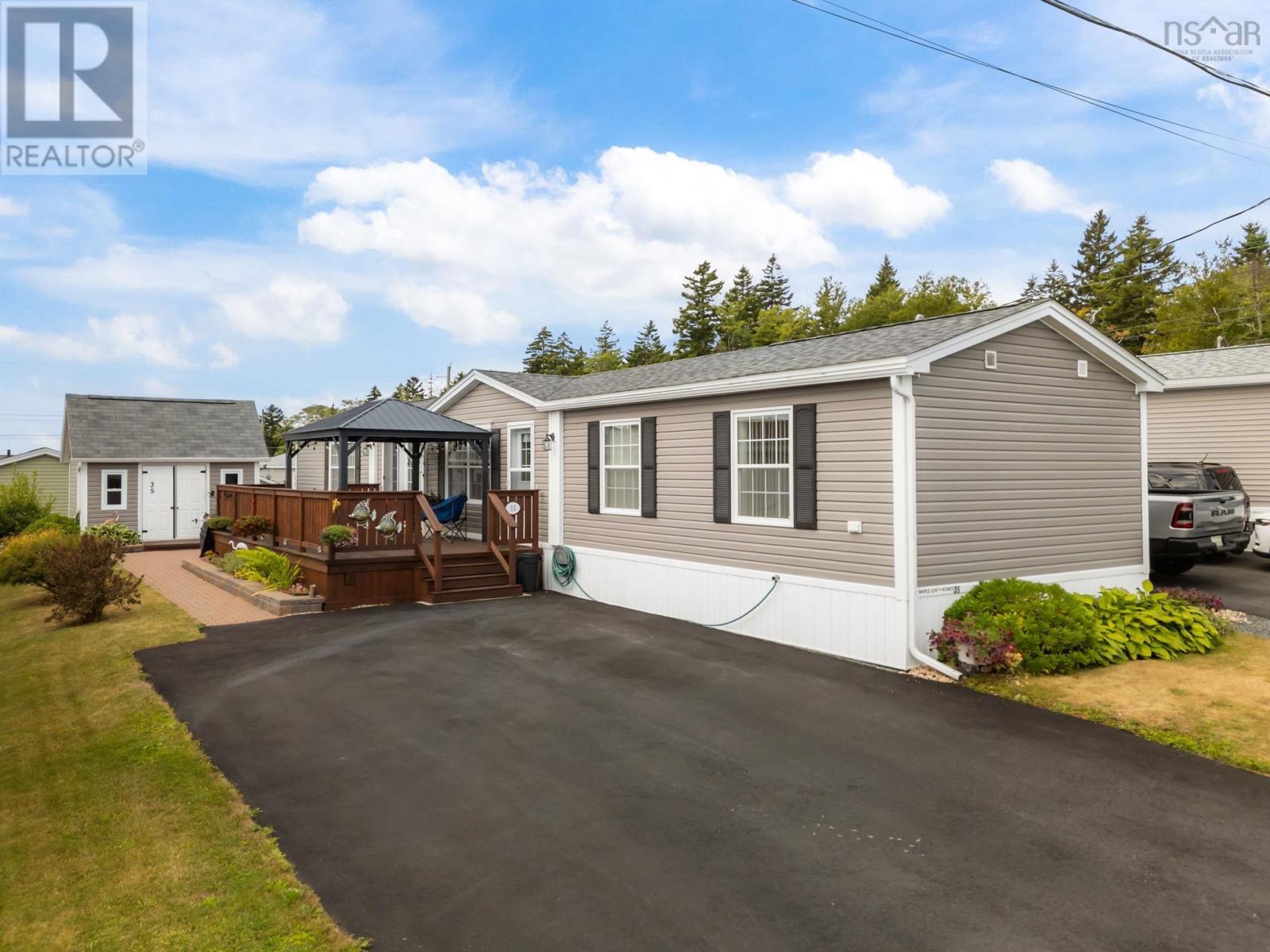 35 Eighth Street, Lucasville, Nova Scotia