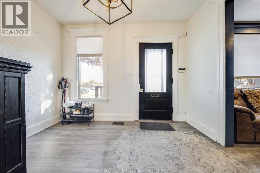 560 Chatham Street, Windsor, Ontario  N9A 5N2 - Photo 4 - 25027222