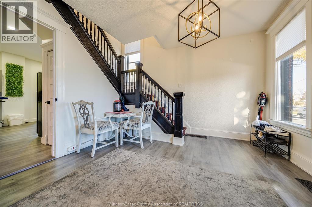 560 Chatham Street, Windsor, Ontario  N9A 5N2 - Photo 5 - 25027222