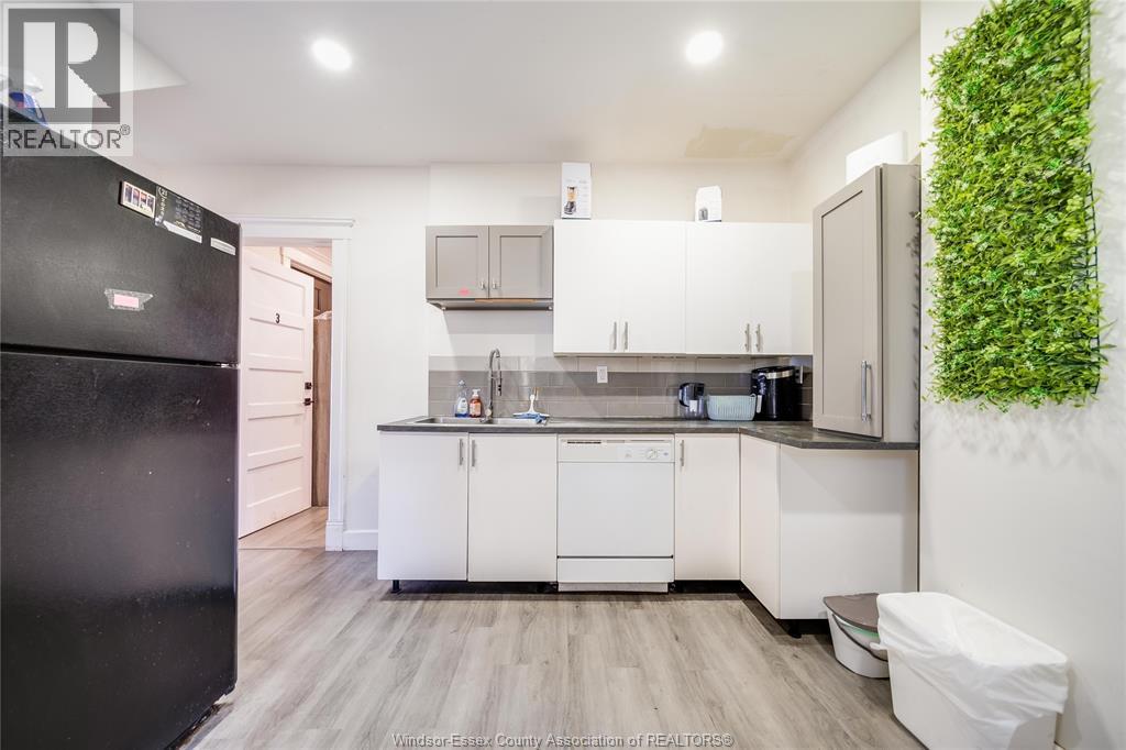 560 Chatham Street, Windsor, Ontario  N9A 5N2 - Photo 12 - 25027222