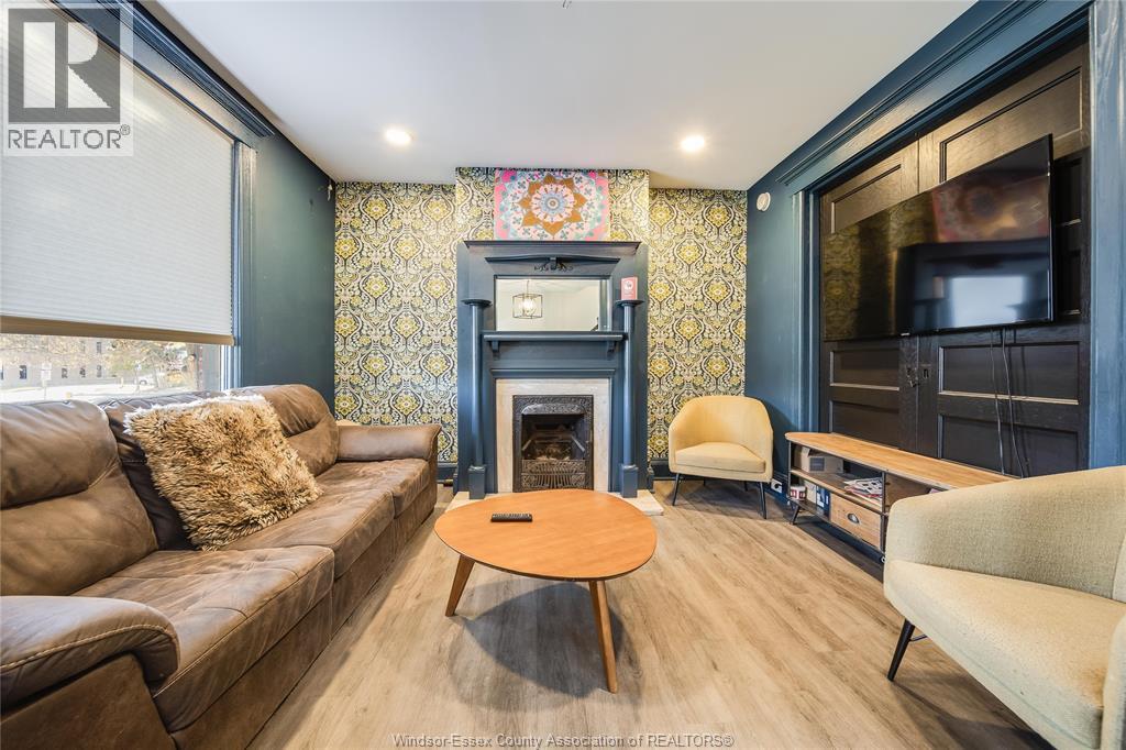 560 Chatham Street, Windsor, Ontario  N9A 5N2 - Photo 9 - 25027222