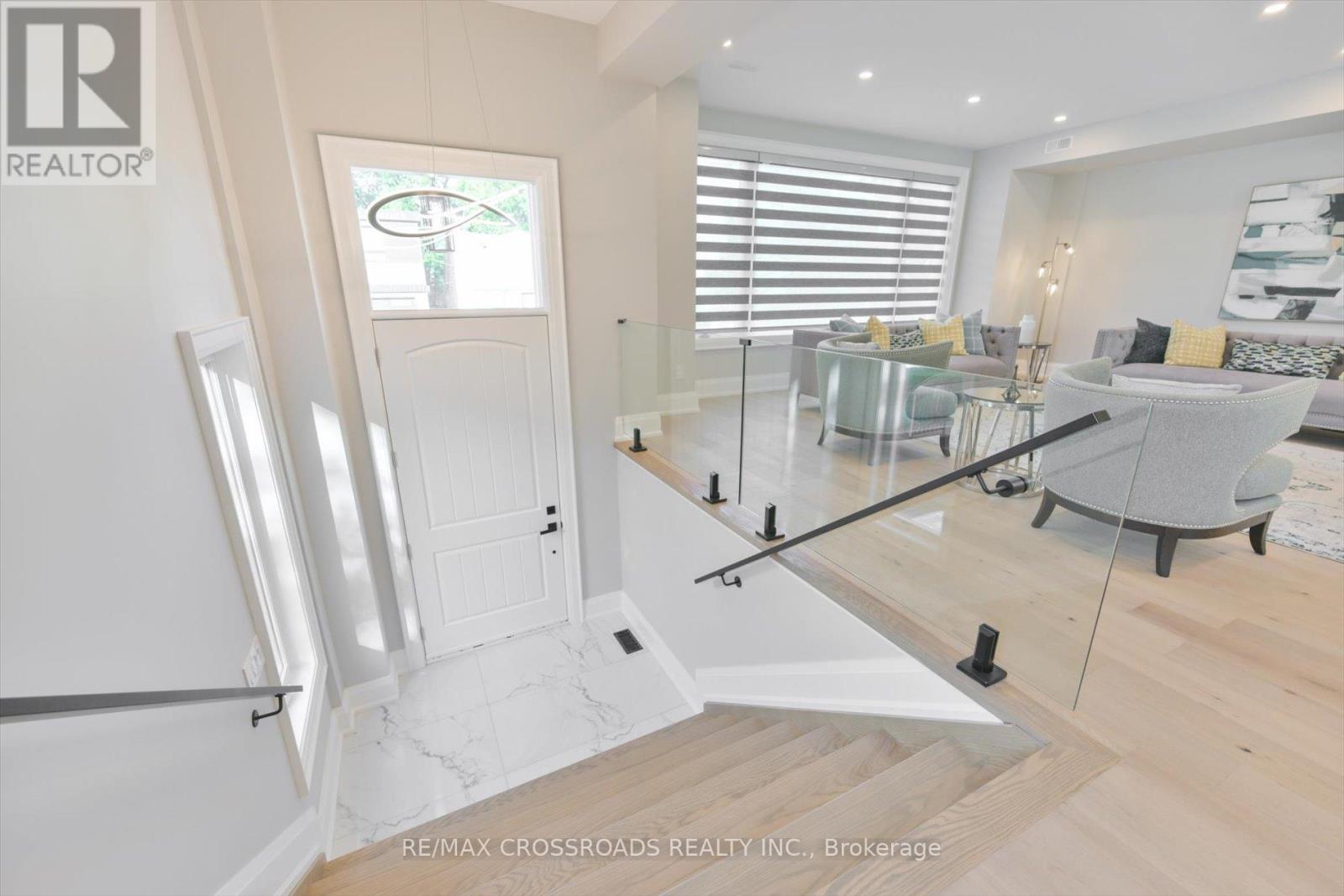 84 Westbourne Avenue, Toronto, Ontario  M1L 2Y5 - Photo 2 - E12494702