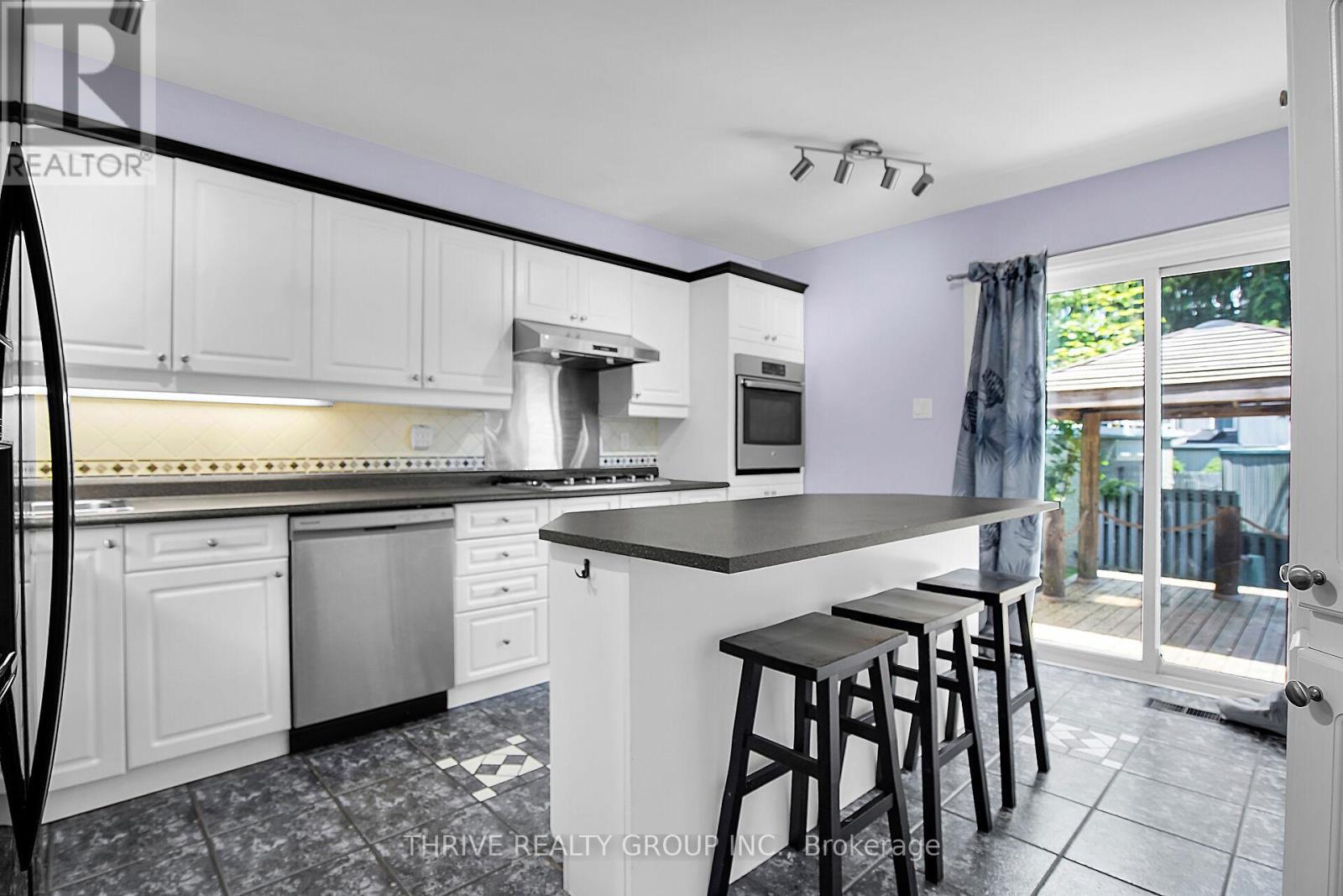 663 Woodcrest Boulevard, London South (South M), Ontario  N6K 1P8 - Photo 11 - X12494808