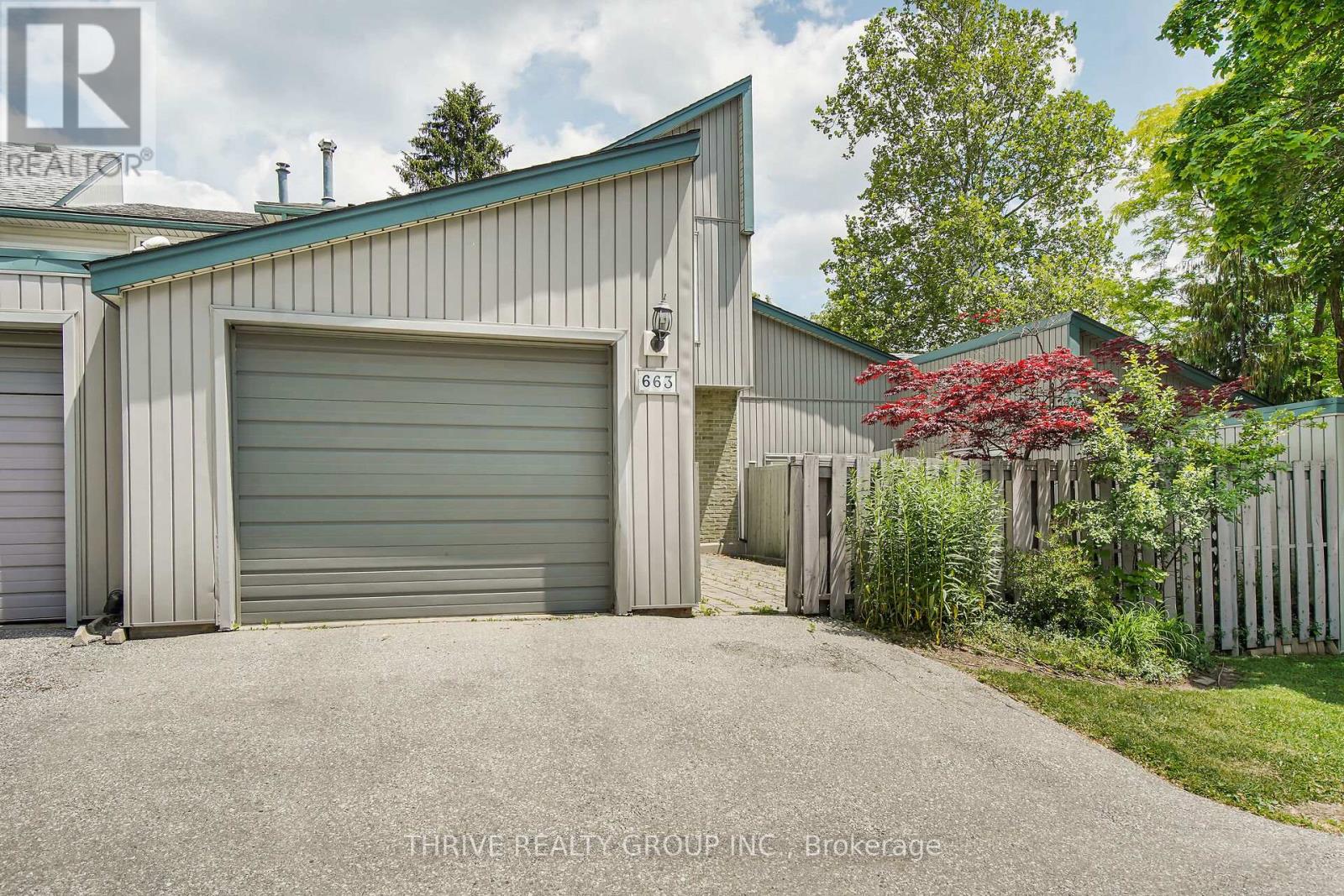 663 Woodcrest Boulevard, London South (South M), Ontario  N6K 1P8 - Photo 2 - X12494808