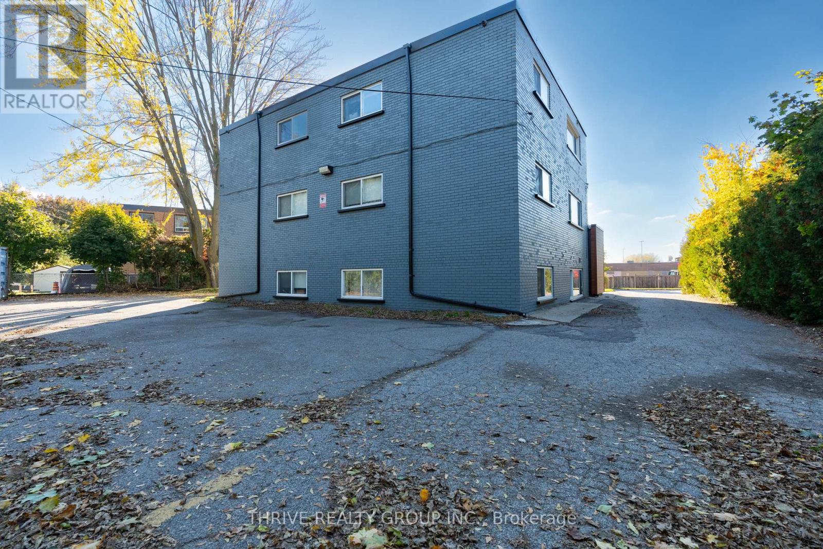 139 Godfrey Drive, London East (East D), Ontario  N5V 2E8 - Photo 6 - X12494896