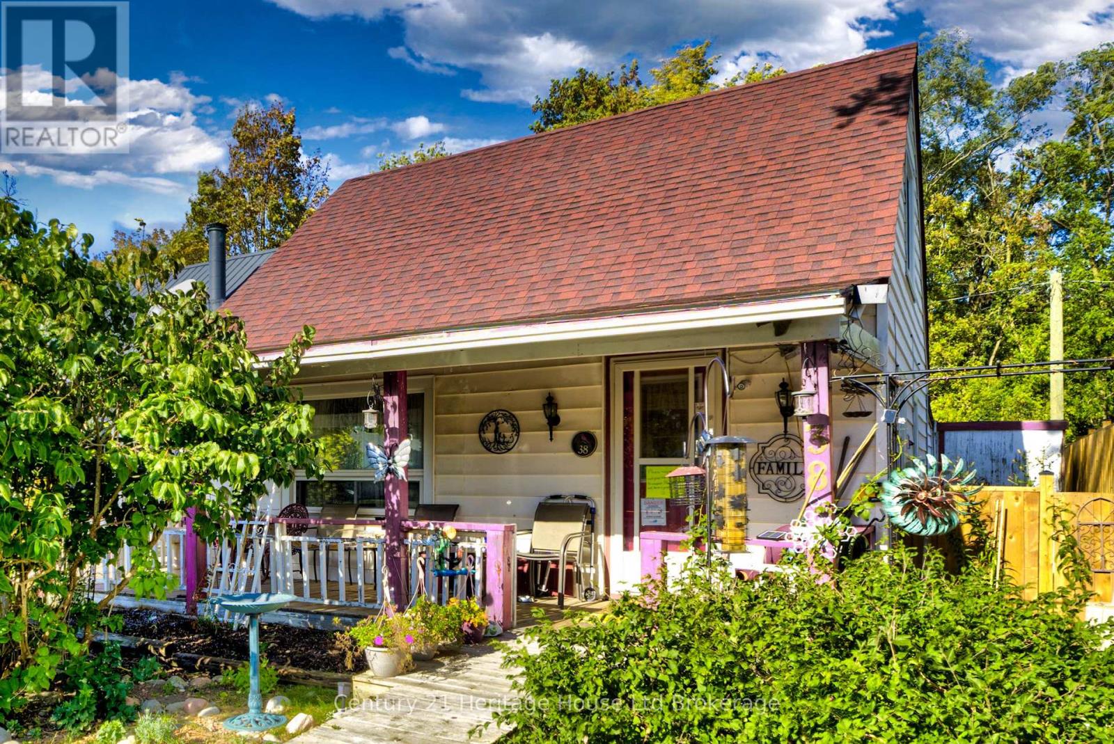 38 SANDERSON STREET, Brantford, Ontario