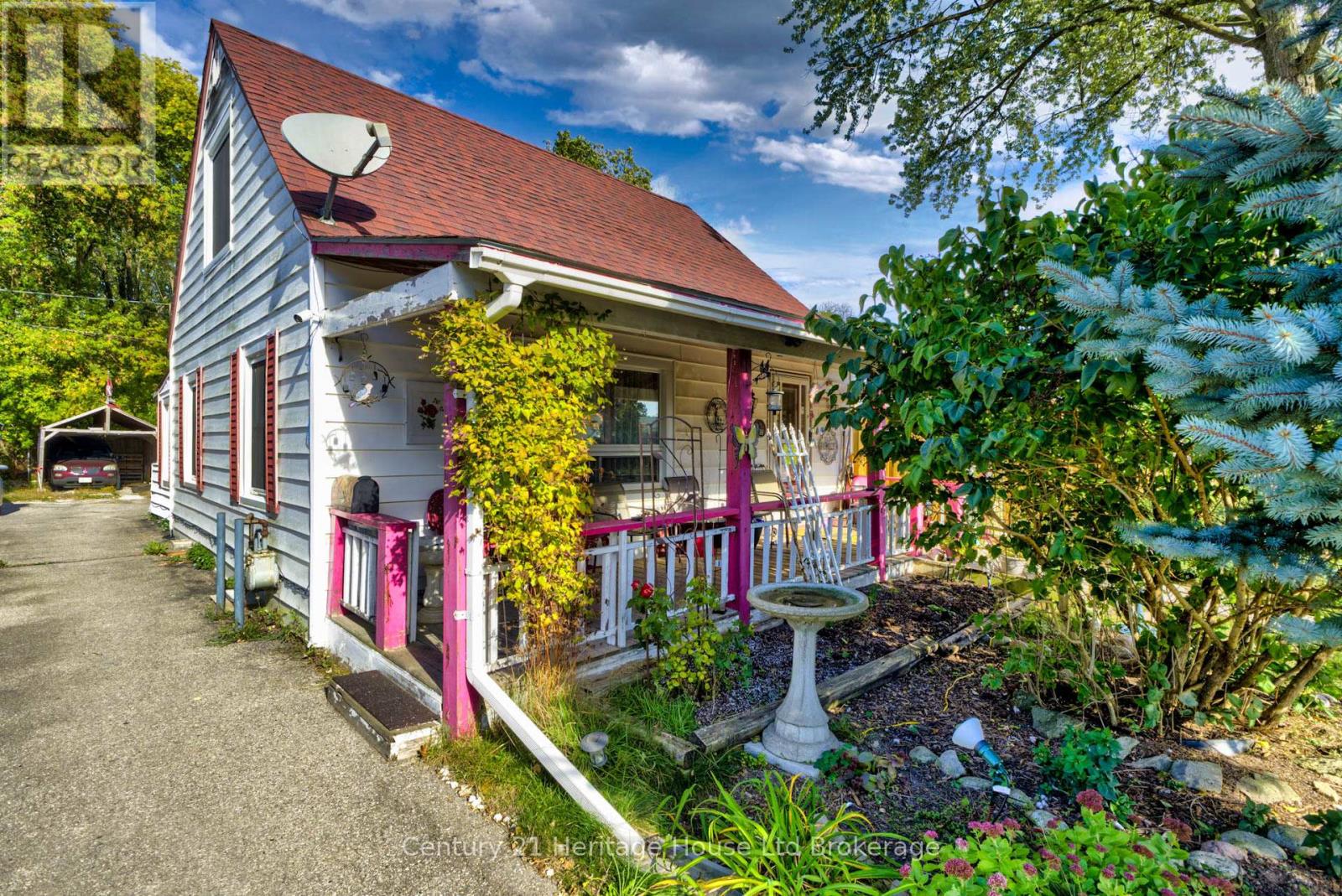 38 Sanderson Street, Brantford, Ontario  N3S 2V2 - Photo 2 - X12449362