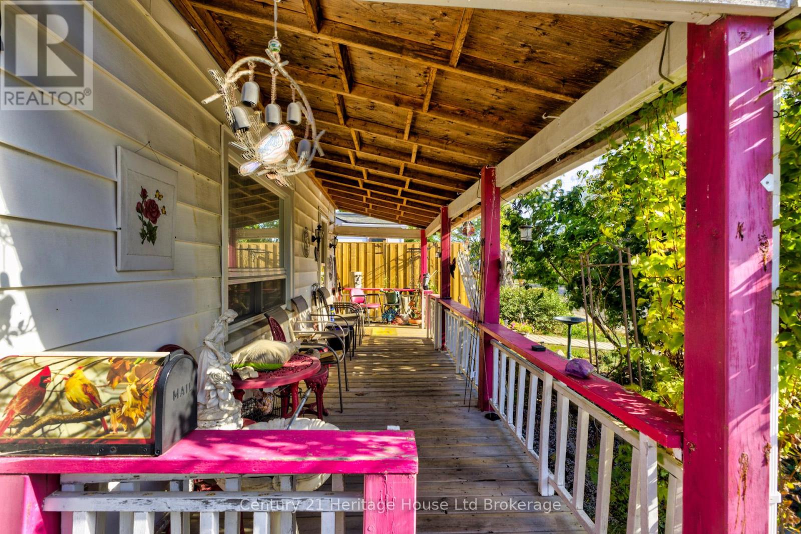 38 Sanderson Street, Brantford, Ontario  N3S 2V2 - Photo 3 - X12449362