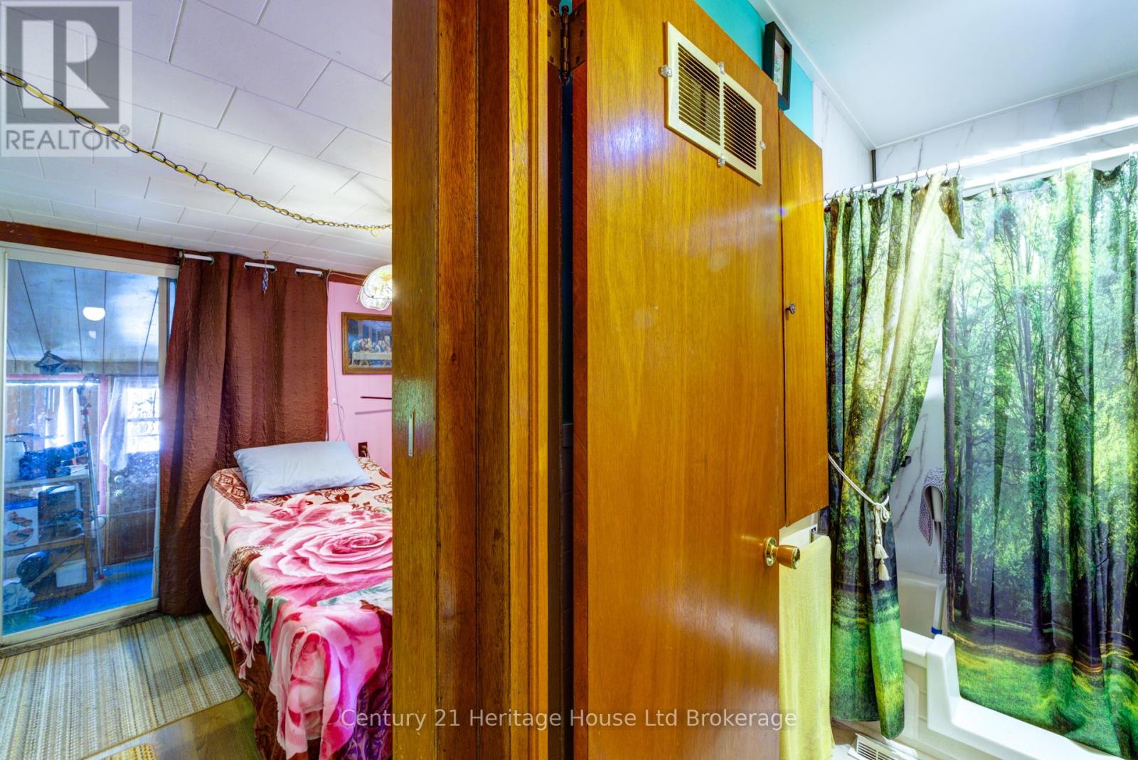 38 Sanderson Street, Brantford, Ontario  N3S 2V2 - Photo 25 - X12449362