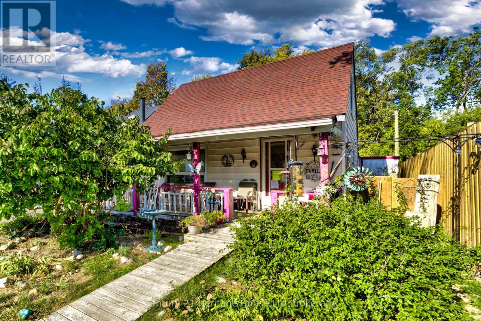 38 Sanderson Street, Brantford, Ontario  N3S 2V2 - Photo 47 - X12449362