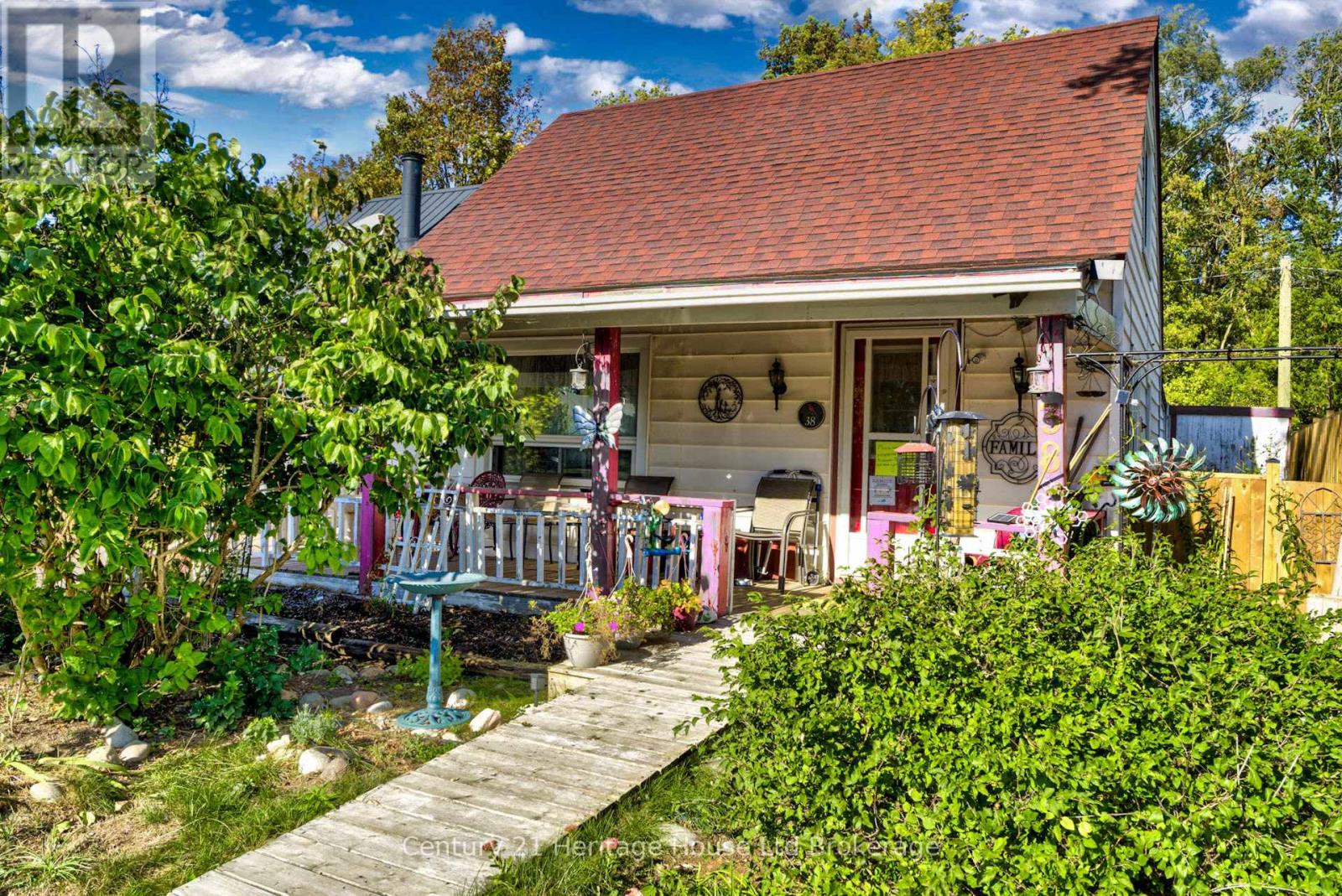 38 Sanderson Street, Brantford, Ontario  N3S 2V2 - Photo 49 - X12449362